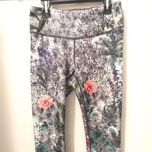 CALIA by Carrie Underwood Floral leggings Sz Sm